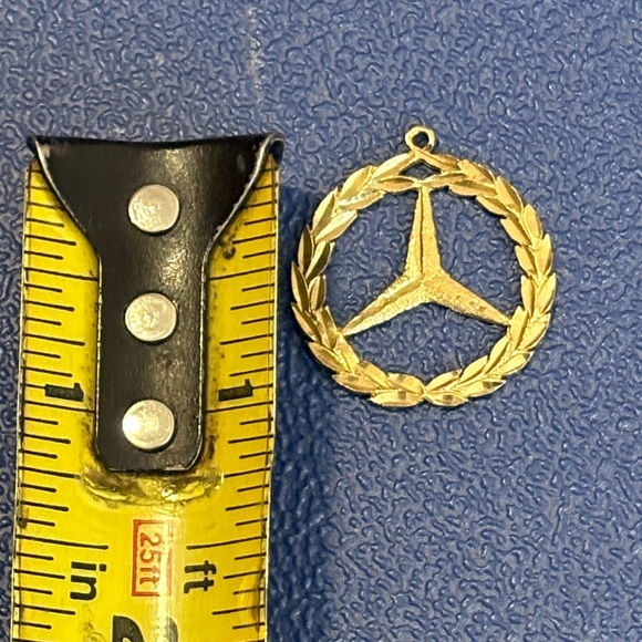 Mercedes-Benz 80’s vintage 14k yellow gold wreath Pendant - Picture 9 of 10